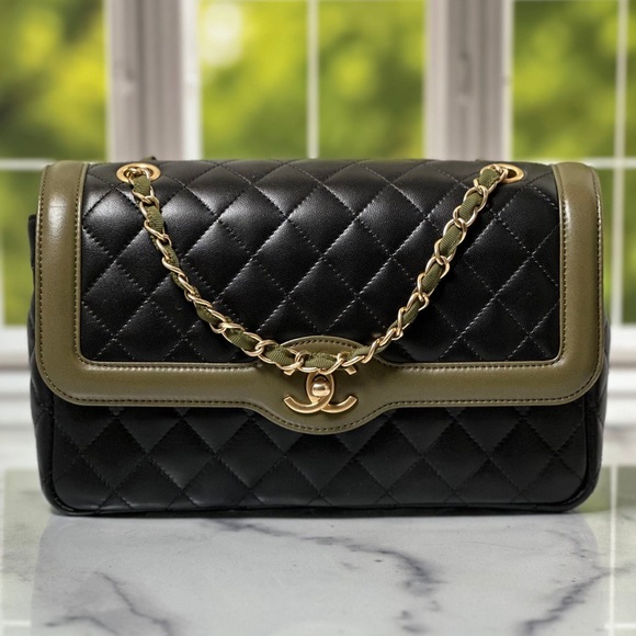 Chanel Two toned medium series 23(2016-2017) - Picture 1 of 13